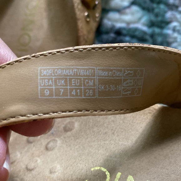 Vionic Floriana Sandals - Picture 4 of 5